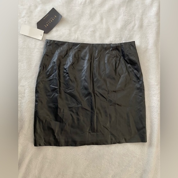 Black pleather Zipper Detail Skirt - Picture 3 of 3